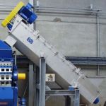 friction separator for intensive pre-cleaning of plastic flakes